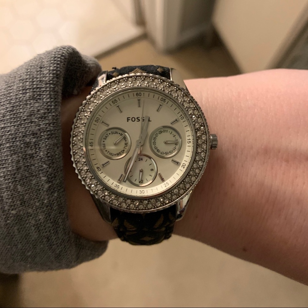 Navy pattern band Fossil watch